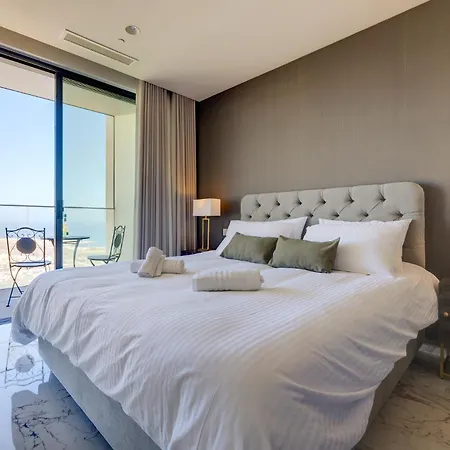 Апартаменты Lavish High-rise Mercury Tower *