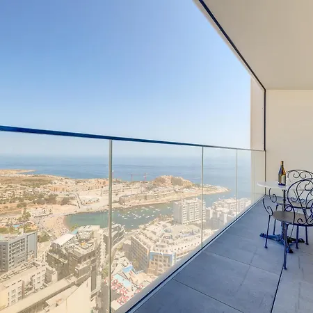 Lavish High-rise Mercury Tower Apartmán