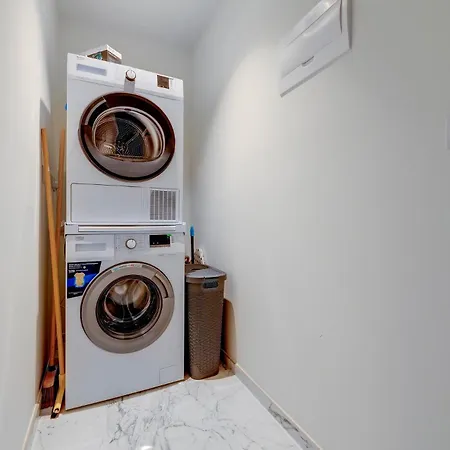 Апартаменты Lavish High-rise Mercury Tower Сент Джулианс
