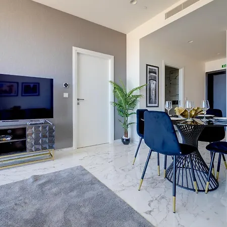 Apartment Lavish High-rise Mercury Tower *