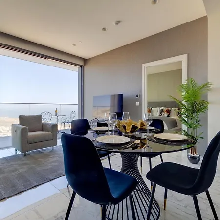 Lavish High-rise Mercury Tower Appartamento *