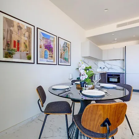 Lavish High-rise Mercury Tower Apartment *