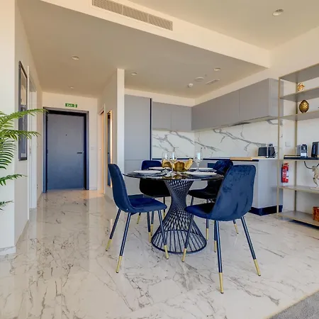 Lavish High-rise Mercury Tower *